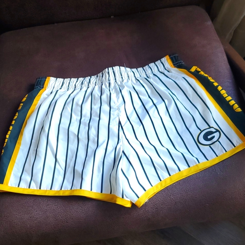 Greenbay packer shorts (official NFL apparel)